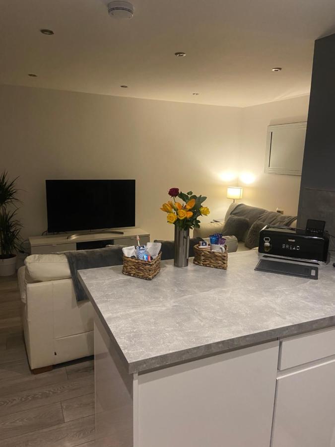 Spacious One Bedroom Ground Floor Apartment Харрогейт Экстерьер фото